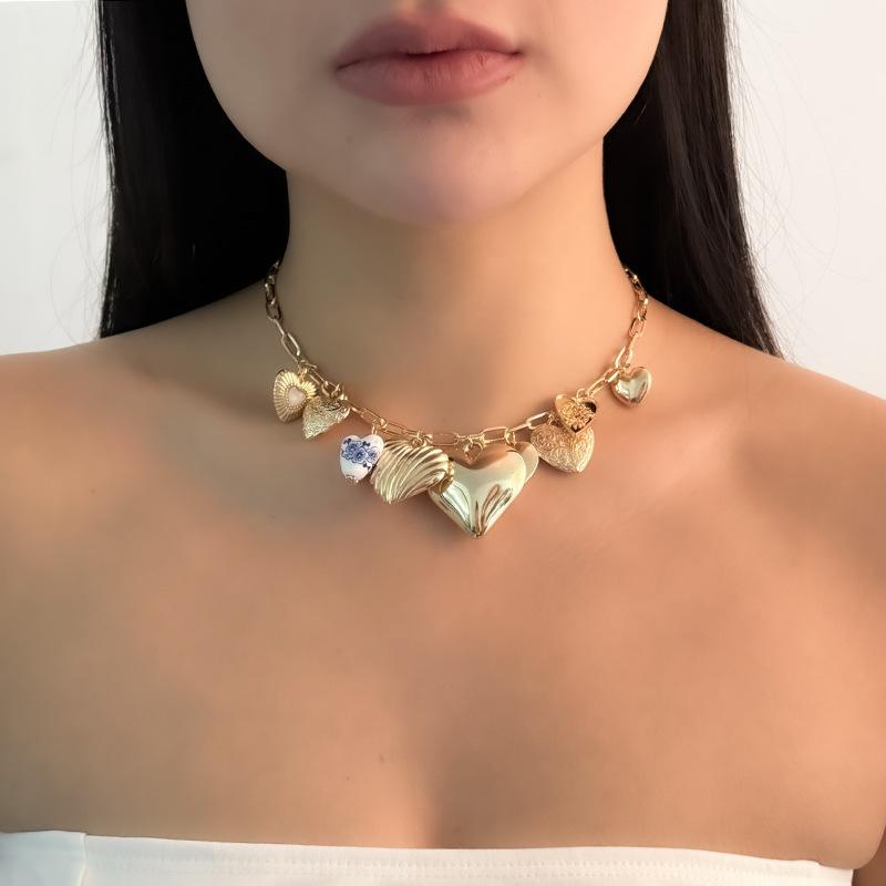 Fashion retro ins trend multi-element metal tassel love blue and white porcelain peach heart women s item
Fashion retro ins trend multi-element metal tassel love blue and white porcelain peach heart women s item