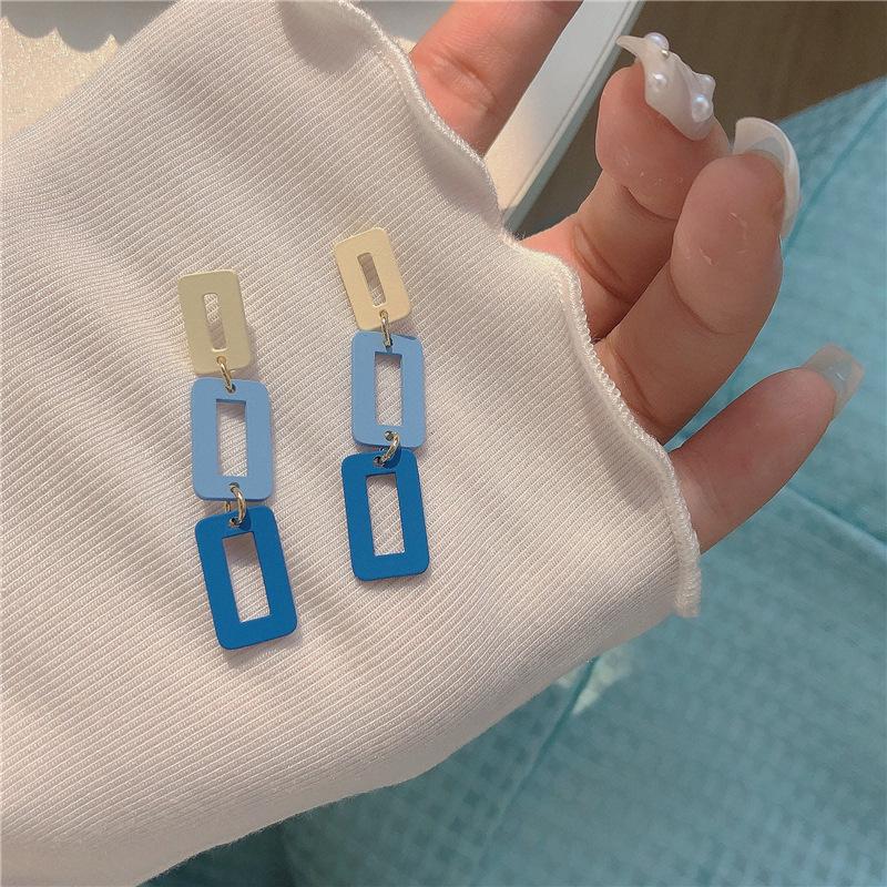 Blue Color-Block Chain Stud Earrings - Niche Design, Versatile Korean-Style for Women, Sweet Temperament with Ear Clips
Blue Color-Block Chain Stud Earrings - Niche Design, Versatile Korean-Style for Women, Sweet Temperament with Ear Clips
