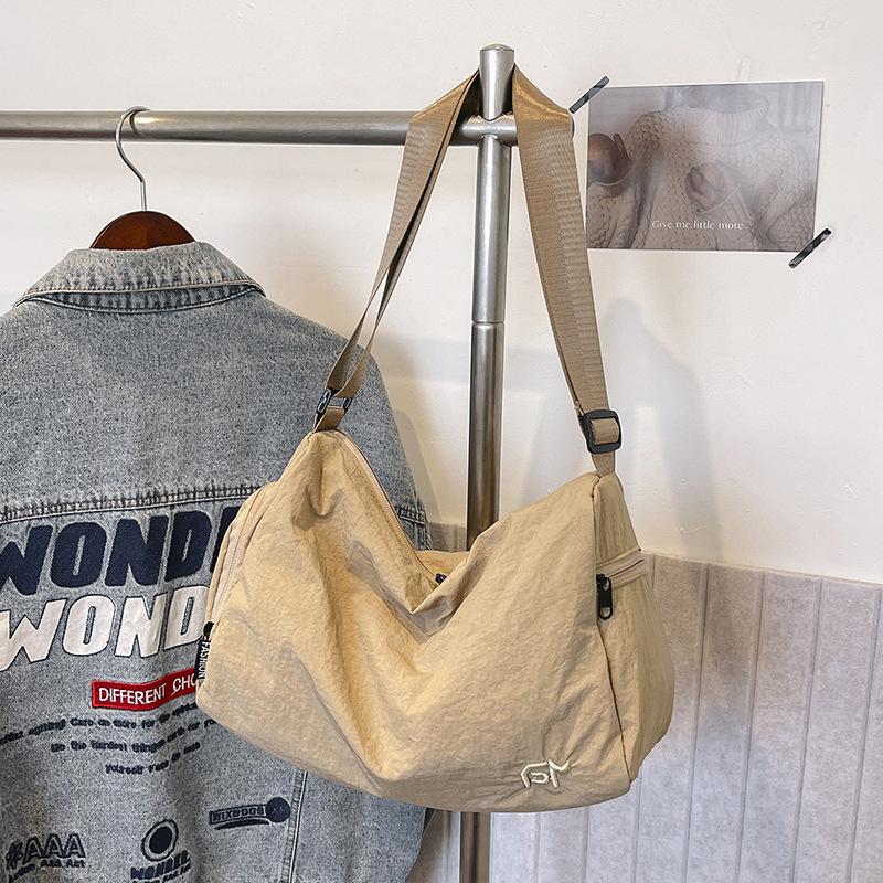 Мужская и женская сумка через плечо 2025 универсальная модная повседневная дорожная многофункциональная большая вместительная сумка one size fits all хаки
Мужская и женская сумка через плечо 2025 универсальная модная повседневная дорожная многофункциональная большая вместительная сумка one size fits all хаки