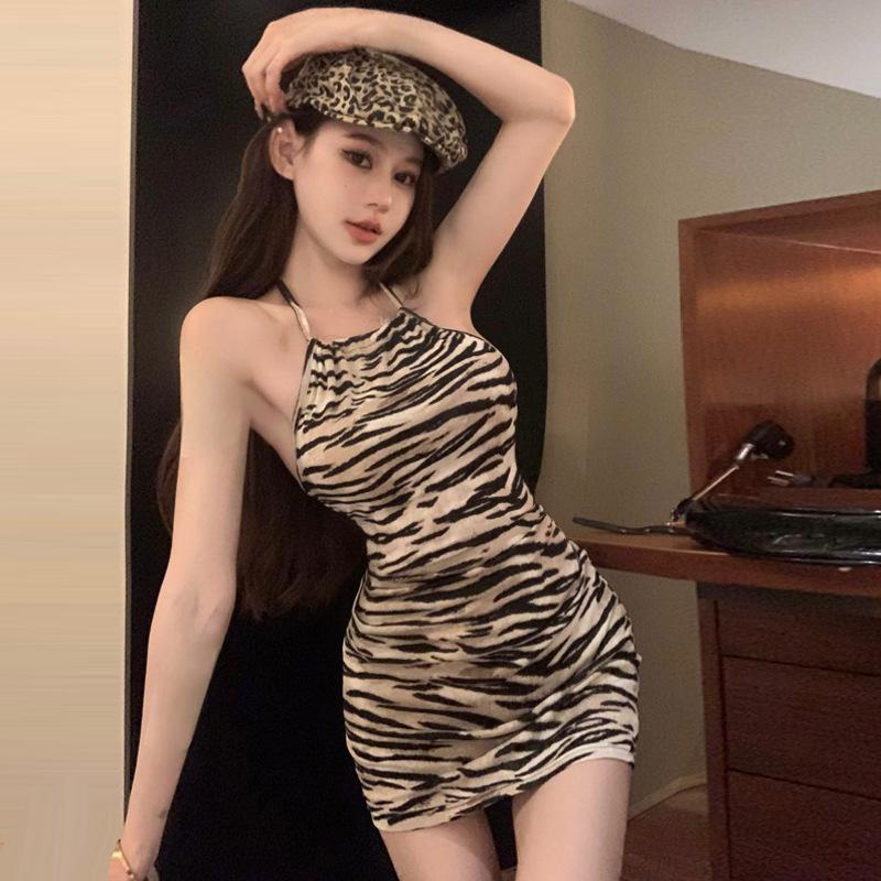 Платье Spice Girl с узором «зебра» и складками на шее, открытой спиной и бедрами, для женщин One Size
Платье Spice Girl с узором «зебра» и складками на шее, открытой спиной и бедрами, для женщин One Size