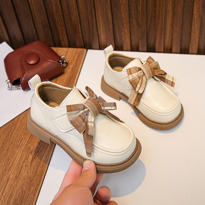 Girls Spring Leather Shoes, Children s British Style Bowknot Loafers, Mary Jane Thick-Soled Princess Shoes for Older Kids 31-36One Hand6Double бежевий
Girls Spring Leather Shoes, Children s British Style Bowknot Loafers, Mary Jane Thick-Soled Princess Shoes for Older Kids 31-36One Hand6Double бежевий