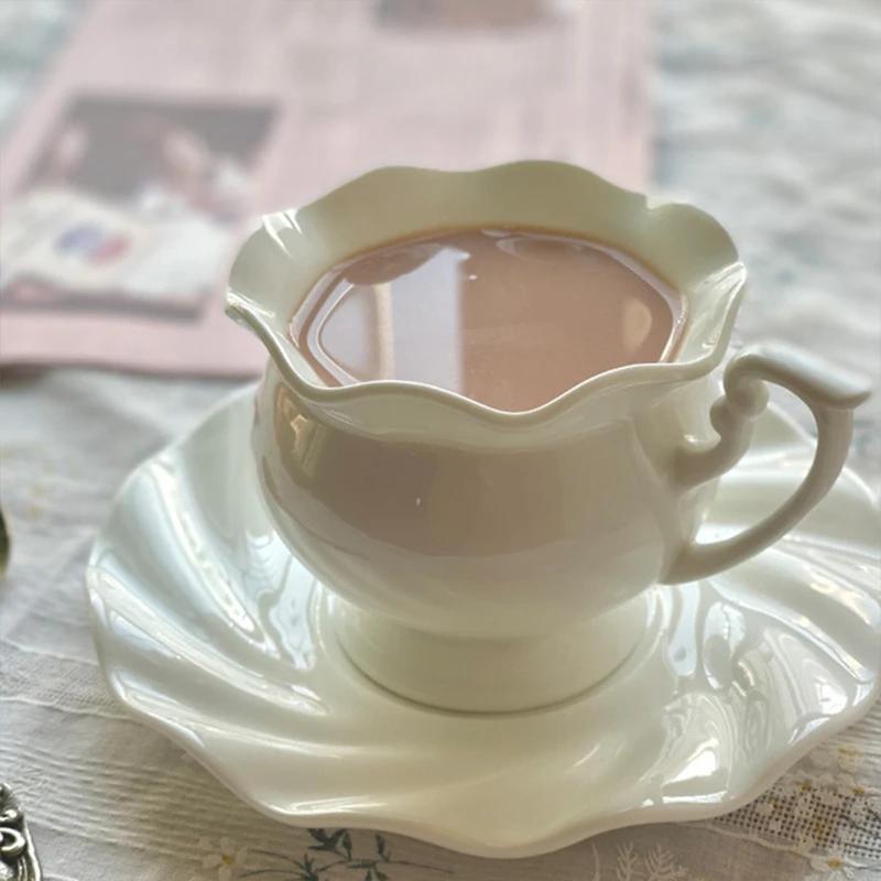 Чашка и тарелка для кофе с каймой из лотоса, однотонная, костяной фарфор, чисто-белая, креативная, европейская, в стиле ретро, простая чашка и тарелка для латте 200ml
Чашка и тарелка для кофе с каймой из лотоса, однотонная, костяной фарфор, чисто-белая, креативная, европейская, в стиле ретро, простая чашка и тарелка для латте 200ml