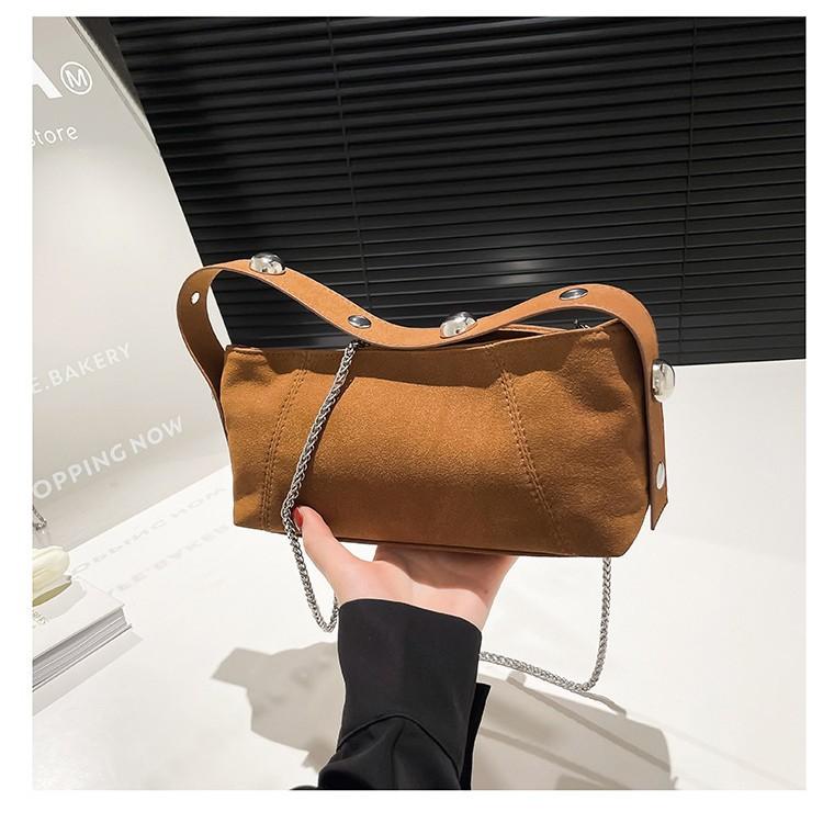 Premium textured bag women s large capacity spring new shoulder messenger bag soft pillow bag чорний
Premium textured bag women s large capacity spring new shoulder messenger bag soft pillow bag чорний