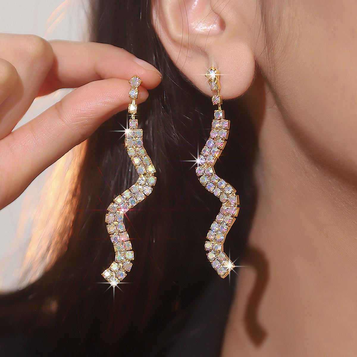 Luxury Double-Row Snake-Shaped Rhinestone Earrings for Women - Niche Design Dangle Studs
Luxury Double-Row Snake-Shaped Rhinestone Earrings for Women - Niche Design Dangle Studs