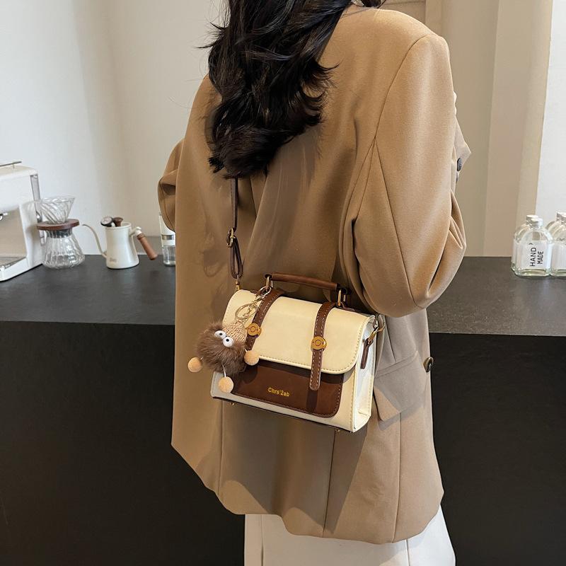 New bag women s 2025 fashion trend messenger bag winter versatile single shoulder portable mailman small square bag 18*8*13 кавовий
New bag women s 2025 fashion trend messenger bag winter versatile single shoulder portable mailman small square bag 18*8*13 кавовий