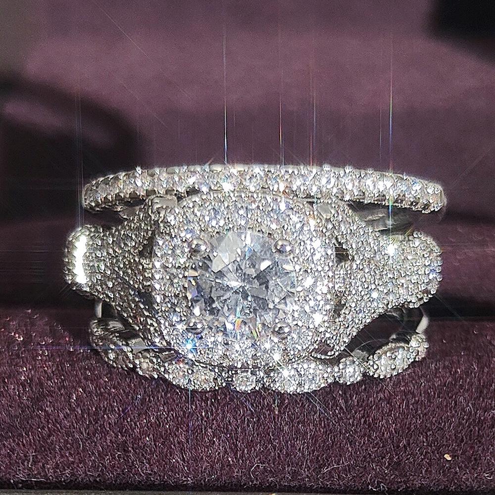 Zircon Three-Piece Full Diamond Wedding Ring Set - Eight Hearts & Arrows Design Size 5 белый
Zircon Three-Piece Full Diamond Wedding Ring Set - Eight Hearts & Arrows Design Size 5 белый