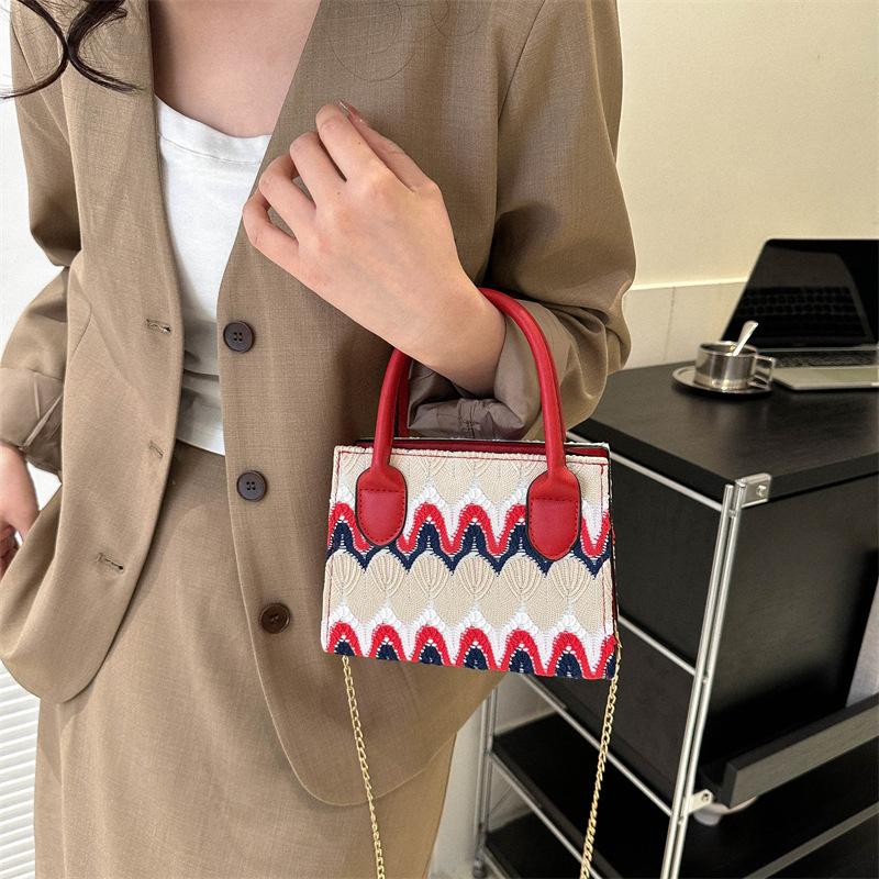 New retro shoulder women s bag handbag simple messenger bag literary small square bag синий
New retro shoulder women s bag handbag simple messenger bag literary small square bag синий