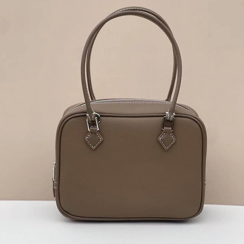 Новая кожаная женская сумка для отдыха и путешествий, сумка из перьев, маленькая квадратная сумка, модная простая женская сумка 22x15x8cm
Новая кожаная женская сумка для отдыха и путешествий, сумка из перьев, маленькая квадратная сумка, модная простая женская сумка 22x15x8cm