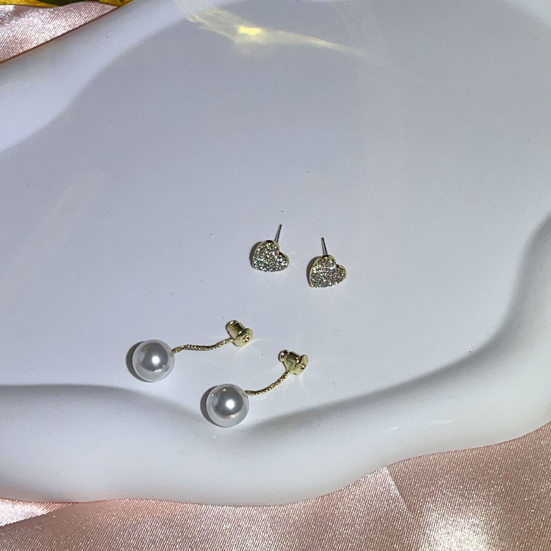 Pearl Drop Earrings for Women Girls Korean Cute Rhinestone Heart Dangle Earrings Wedding Party Fashion Jewelry Accessories Gift
Pearl Drop Earrings for Women Girls Korean Cute Rhinestone Heart Dangle Earrings Wedding Party Fashion Jewelry Accessories Gift