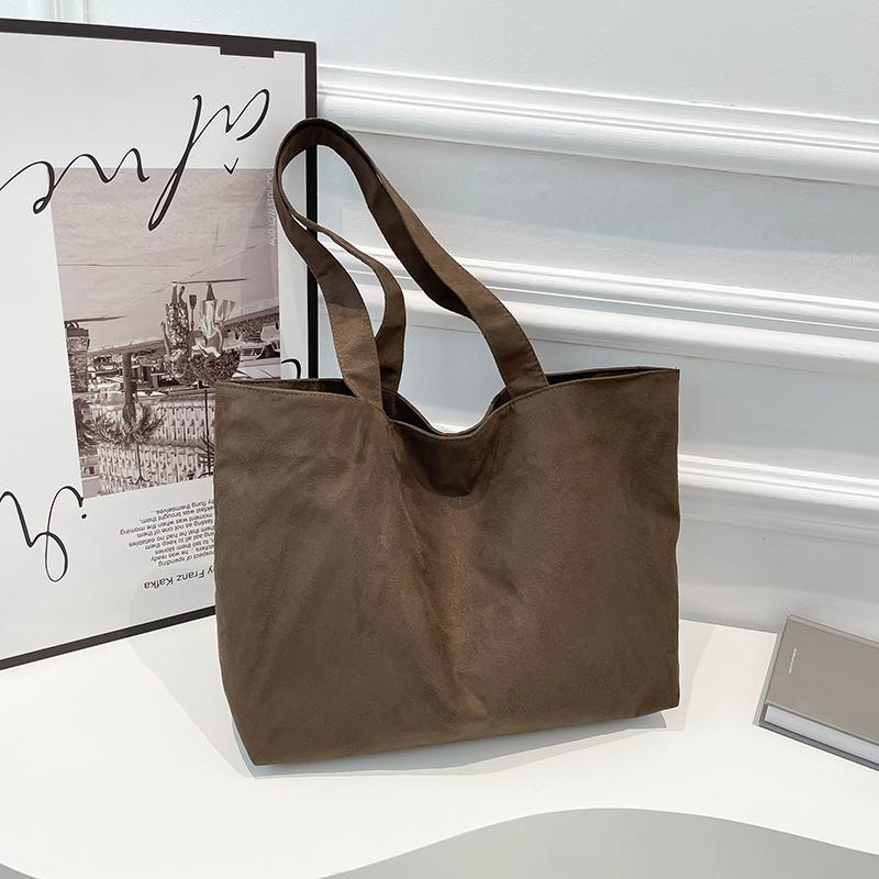 Women Suede Shoulder Bag Magnetic Closure Hobo Bag Suede Slouchy Tote Bag Large Capacity Purse Retro Handbag for Work Travel
Women Suede Shoulder Bag Magnetic Closure Hobo Bag Suede Slouchy Tote Bag Large Capacity Purse Retro Handbag for Work Travel