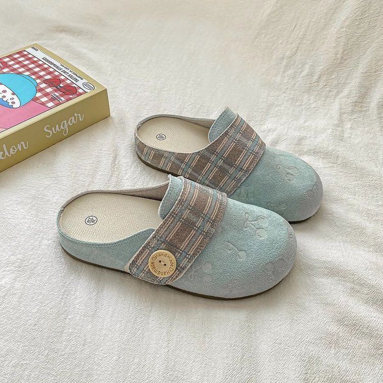 Retro slippers women wear casual soft soles in summer, not tired feet, lazy people pedal a bag head and half slippers 35 блакить
Retro slippers women wear casual soft soles in summer, not tired feet, lazy people pedal a bag head and half slippers 35 блакить