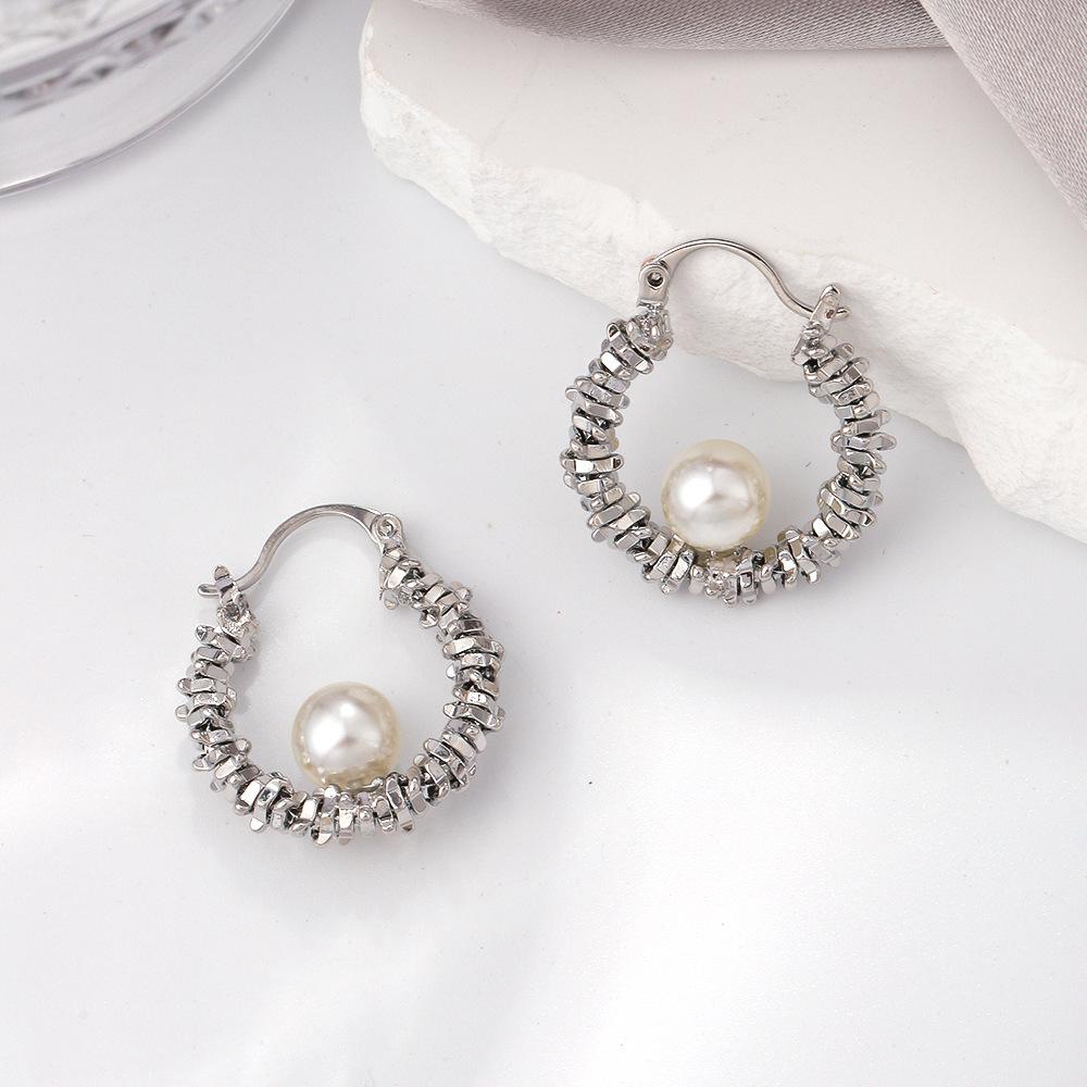 Серьги-каффы и крупные серьги-кольца с жемчугом в стиле light luxury для женщин - Нишевый дизайн, подходящий для всех форм лица
Серьги-каффы и крупные серьги-кольца с жемчугом в стиле light luxury для женщин - Нишевый дизайн, подходящий для всех форм лица