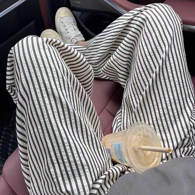 Women s High-Waisted Black & White Striped Wide-Leg Pants - Summer Casual Straight-Leg Trousers. L (111-120 Jin)
Women s High-Waisted Black & White Striped Wide-Leg Pants - Summer Casual Straight-Leg Trousers. L (111-120 Jin)