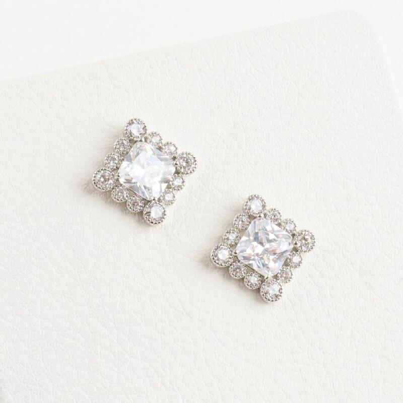 Women s Vintage Square Silver Earrings A31792_Single Item
Women s Vintage Square Silver Earrings A31792_Single Item
