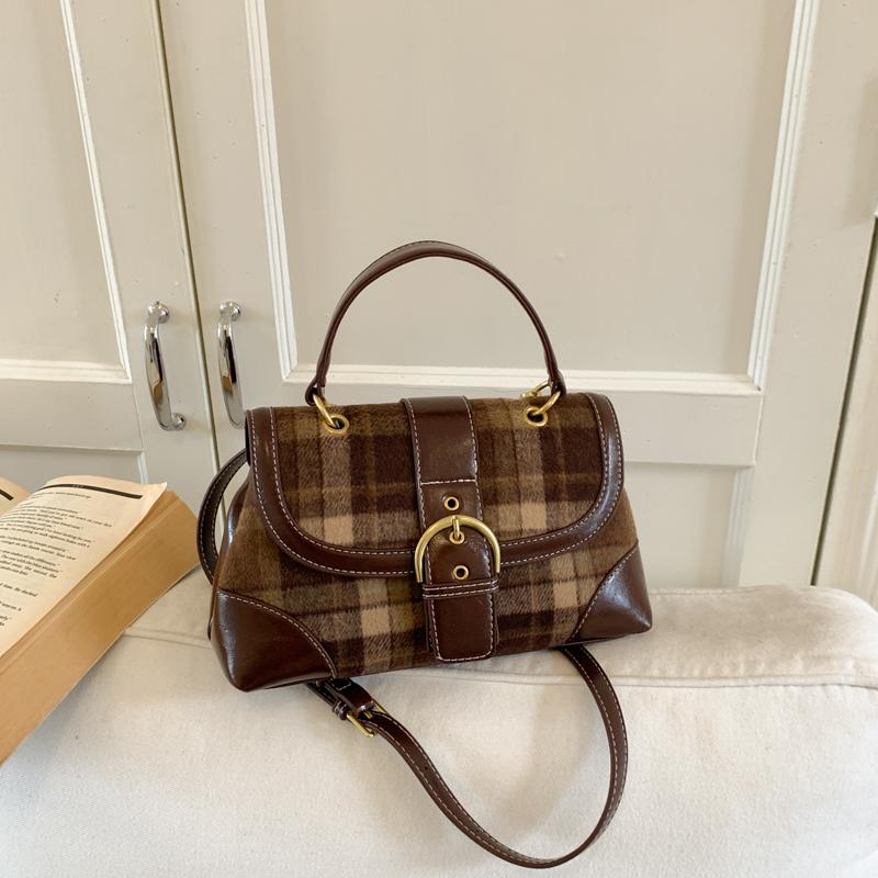 Autumn Winter Women s Woolen Plaid One Shoulder Bags Texture PU Splicing Square Handbags Korean Fashi Crossbody Bags (20cm<Max Length<30cm)
Autumn Winter Women s Woolen Plaid One Shoulder Bags Texture PU Splicing Square Handbags Korean Fashi Crossbody Bags (20cm<Max Length<30cm)