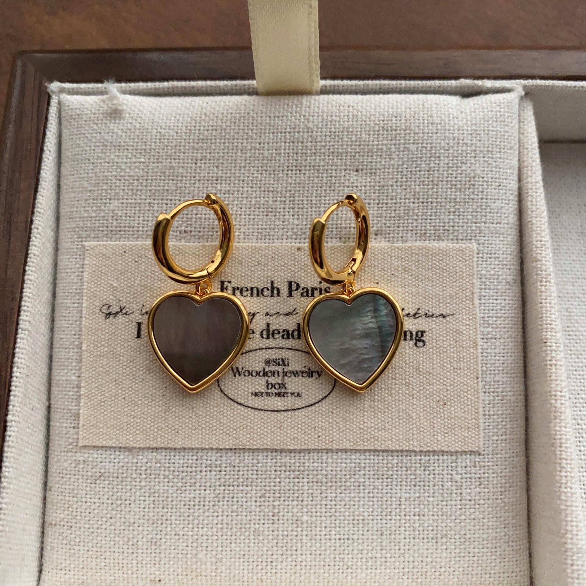 Simple and fashionable heart-shaped Fritillary earrings, earrings, light luxury retro gentle and advanced sense, elegant daily versatile earrings
Simple and fashionable heart-shaped Fritillary earrings, earrings, light luxury retro gentle and advanced sense, elegant daily versatile earrings