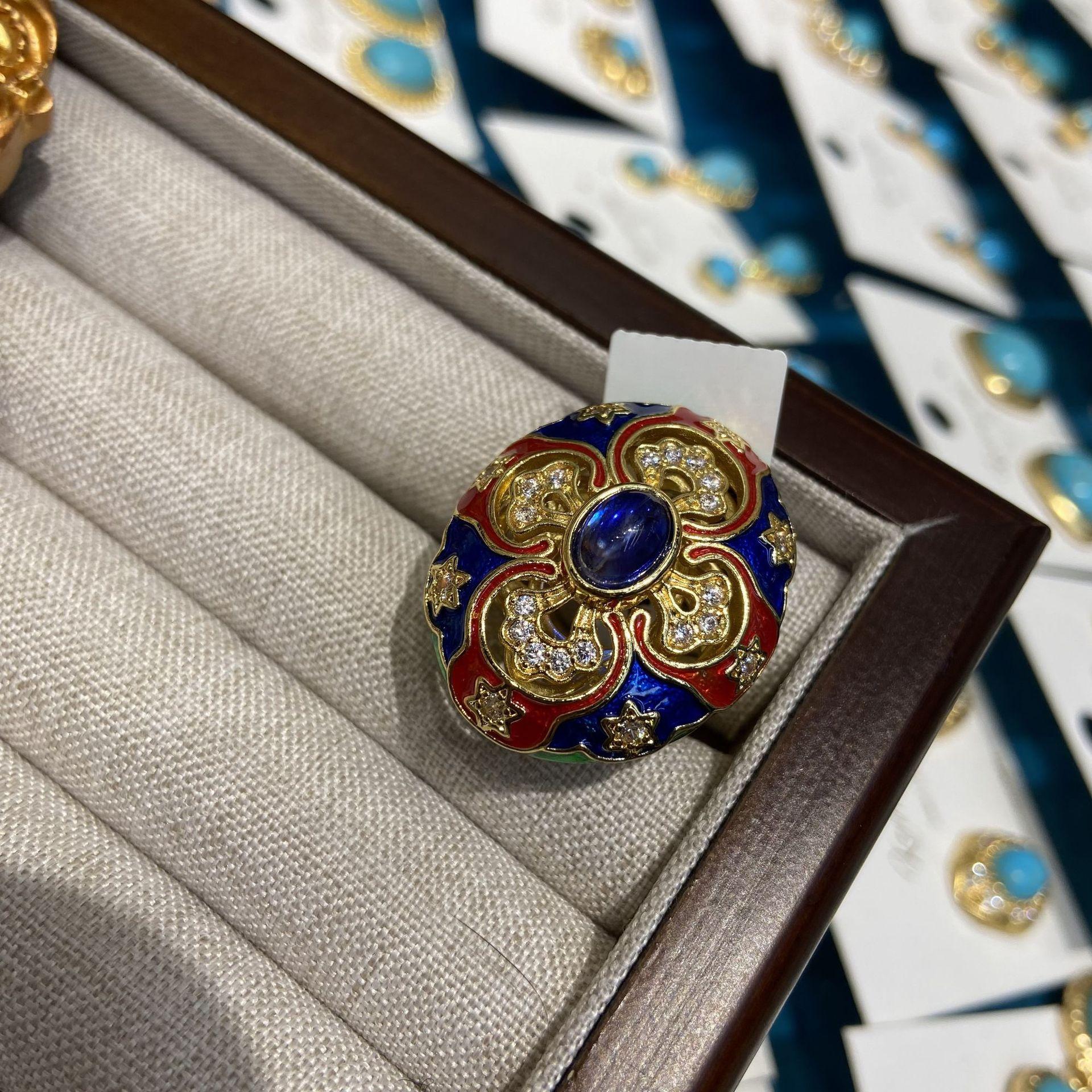 Итальянское кольцо ручной работы с рельефом, полым глазурованным в форме вороньего сердца, женское, в стиле суда, с гравировкой, с роскошной текстурой, открытое кольцо
Итальянское кольцо ручной работы с рельефом, полым глазурованным в форме вороньего сердца, женское, в стиле суда, с гравировкой, с роскошной текстурой, открытое кольцо