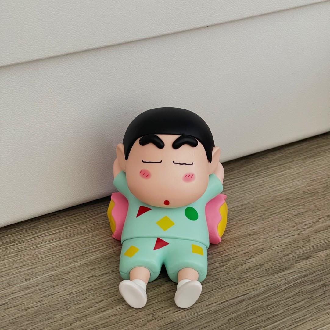 Anime Crayon Shin Chan Action Figurine Plaything Animation Mobile Phone Holder Creative Desktop Decoration Fans Gift
Anime Crayon Shin Chan Action Figurine Plaything Animation Mobile Phone Holder Creative Desktop Decoration Fans Gift