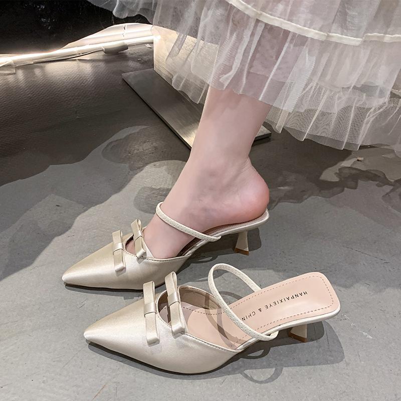 Летняя мода 2025 года и роскошные туфли на высоком каблуке с острым носком и бантом, тонкие каблуки, сексуальные мюли и женские сандалии Zapatillas Mujer 40 грязно-белый
Летняя мода 2025 года и роскошные туфли на высоком каблуке с острым носком и бантом, тонкие каблуки, сексуальные мюли и женские сандалии Zapatillas Mujer 40 грязно-белый