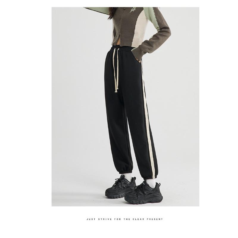 Спортивные брюки для женщин, новый стиль, брюки с завязками, серые, повседневные, осень и зима, универсальные, плюс бархатные брюки с девятью точками защиты XXL
Спортивные брюки для женщин, новый стиль, брюки с завязками, серые, повседневные, осень и зима, универсальные, плюс бархатные брюки с девятью точками защиты XXL