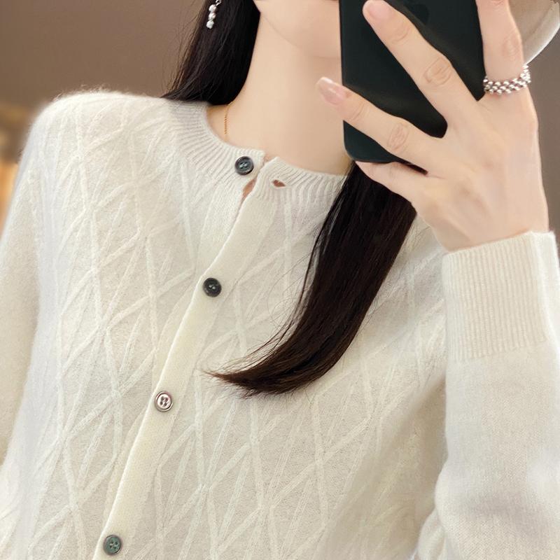 Женский кашемировый кардиган Qinghe cashmere 30% кашемир 70% шерсть Женский осенне-зимний кашемировый кардиган мягкий и теплый L
Женский кашемировый кардиган Qinghe cashmere 30% кашемир 70% шерсть Женский осенне-зимний кашемировый кардиган мягкий и теплый L