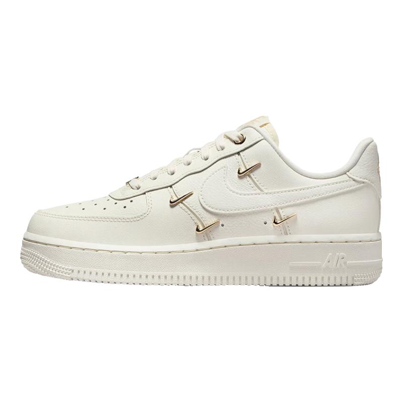 Nike Women s Air Force 1 Low-Top Sneakers 38.5
Nike Women s Air Force 1 Low-Top Sneakers 38.5