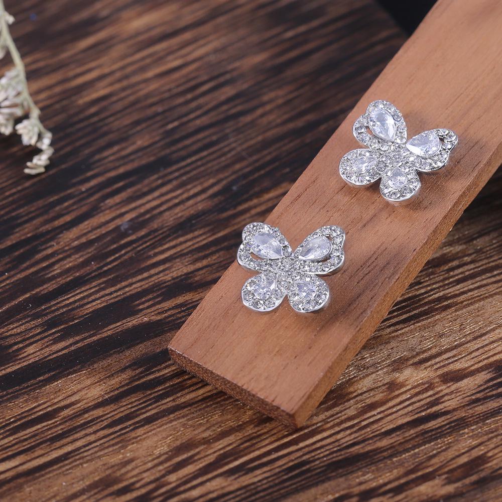 European and American New Butterfly Inlaid Zircon Earrings for Women, Elegant, Fashionable, Personalized, High-end Accessories
European and American New Butterfly Inlaid Zircon Earrings for Women, Elegant, Fashionable, Personalized, High-end Accessories