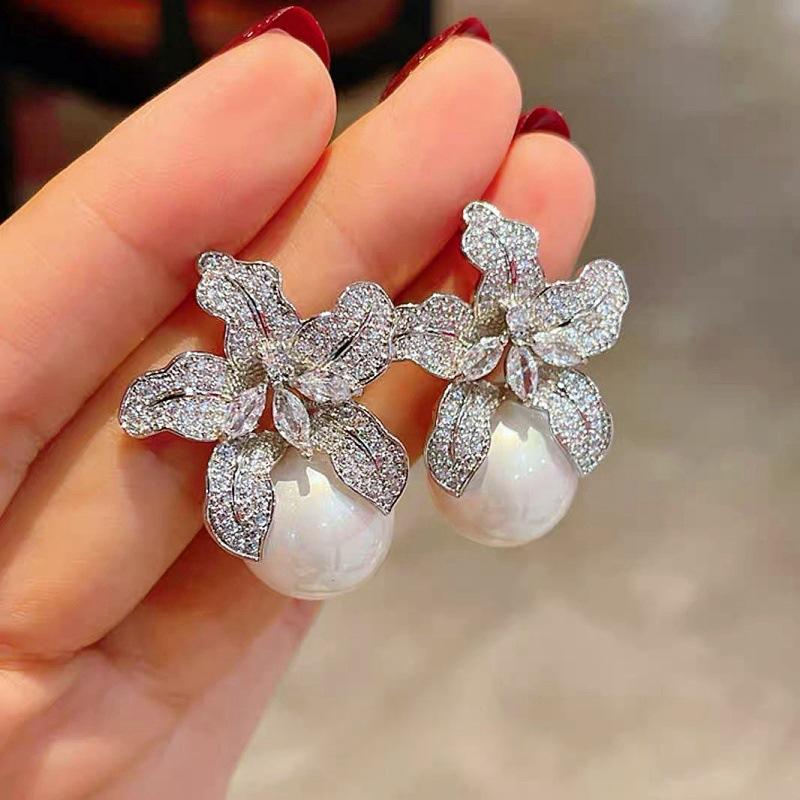 Flower Pearl Earrings - Women s High-End Minimalist Small Luxury Drop Earrings with Large Diamonds, Elegant Ear Stands, Ear Jewelry срібний
Flower Pearl Earrings - Women s High-End Minimalist Small Luxury Drop Earrings with Large Diamonds, Elegant Ear Stands, Ear Jewelry срібний