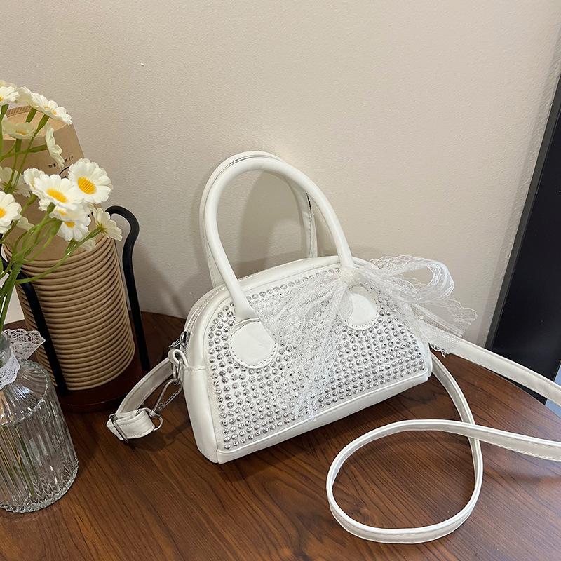 Сумка с инкрустацией бриллиантами для женщин Новая большая вместимость Сумка-подушка из страз Простая высококачественная текстура Сумка через плечо
Сумка с инкрустацией бриллиантами для женщин Новая большая вместимость Сумка-подушка из страз Простая высококачественная текстура Сумка через плечо