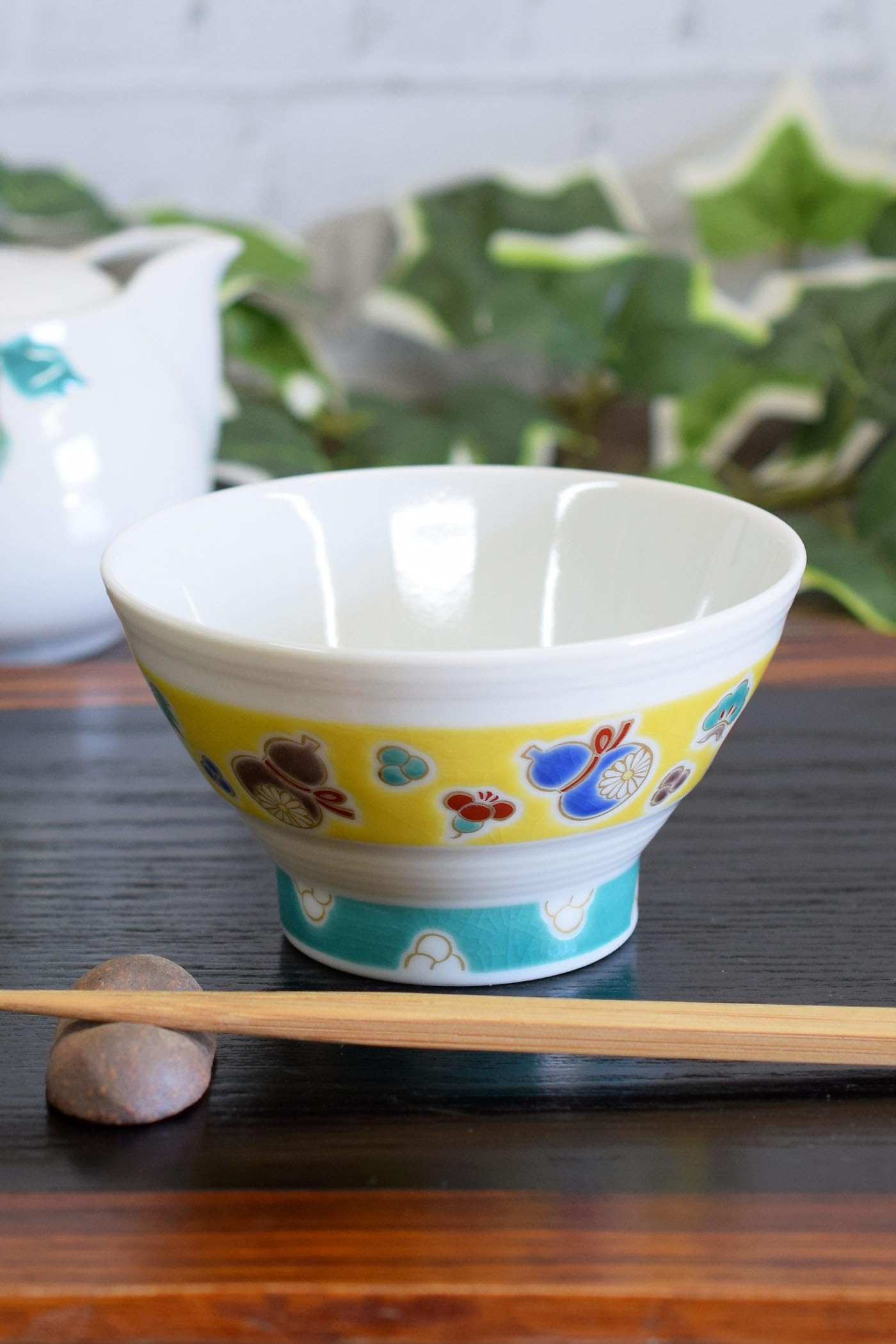 Waza no Kura Kutani Ware Sendan Rice Bowl with Six Gourds (Mubyō) - Stylish Japanese Tableware, Perfect for 60th Birthdays, Gifts
Waza no Kura Kutani Ware Sendan Rice Bowl with Six Gourds (Mubyō) - Stylish Japanese Tableware, Perfect for 60th Birthdays, Gifts