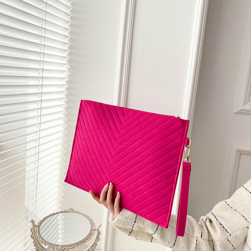 Trendy Spring Envelope Clutch Bag For Daily Casual Use Soft Felt Material Design маджента
Trendy Spring Envelope Clutch Bag For Daily Casual Use Soft Felt Material Design маджента