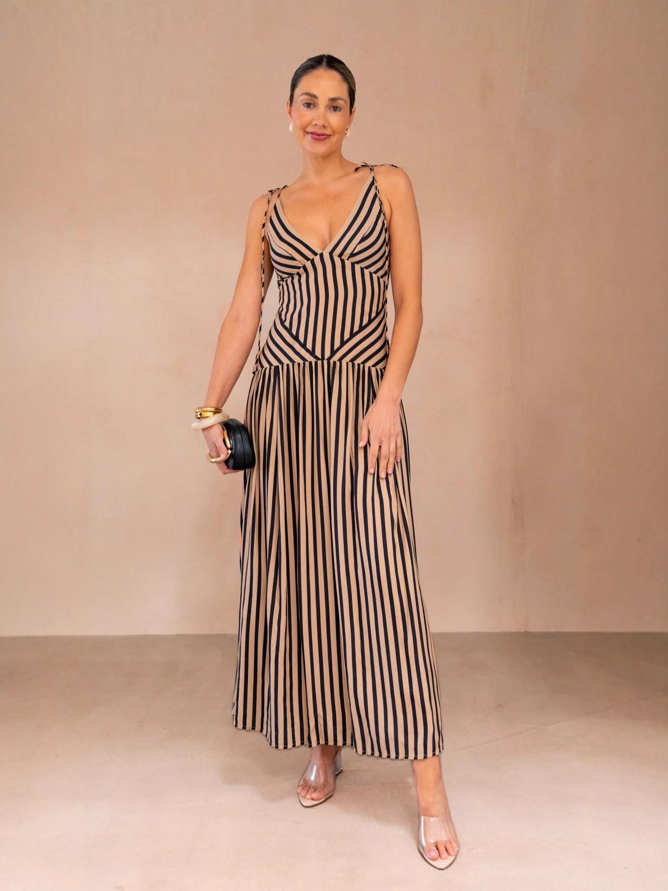 2025 Modern Striped Sling Dress M
2025 Modern Striped Sling Dress M