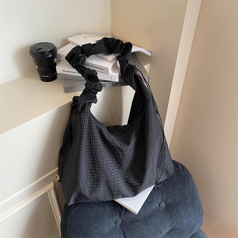 Модная нишевая сумка-мессенджер лето новая большая вместимость простая сумка-мессенджер студенческая повседневная подмышечная сумка-тоут чёрный
Модная нишевая сумка-мессенджер лето новая большая вместимость простая сумка-мессенджер студенческая повседневная подмышечная сумка-тоут чёрный