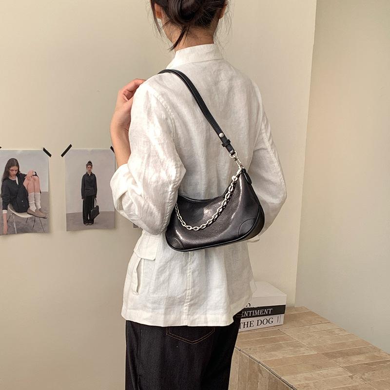 Vintage soft cowhide baguette bag 2 new underarm bag luxury sense casual commuter women s bag chain handbag women length 23, thickness 7, height 12cm чёрный
Vintage soft cowhide baguette bag 2 new underarm bag luxury sense casual commuter women s bag chain handbag women length 23, thickness 7, height 12cm чёрный