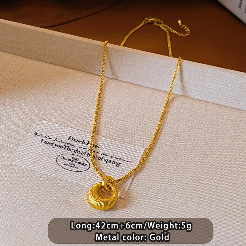 Retro Sand Gold Color Matte Circular Pendant Necklace For Women and man Summer 2026 Trendy Jewelry Clavicle Chain Accessory
Retro Sand Gold Color Matte Circular Pendant Necklace For Women and man Summer 2026 Trendy Jewelry Clavicle Chain Accessory