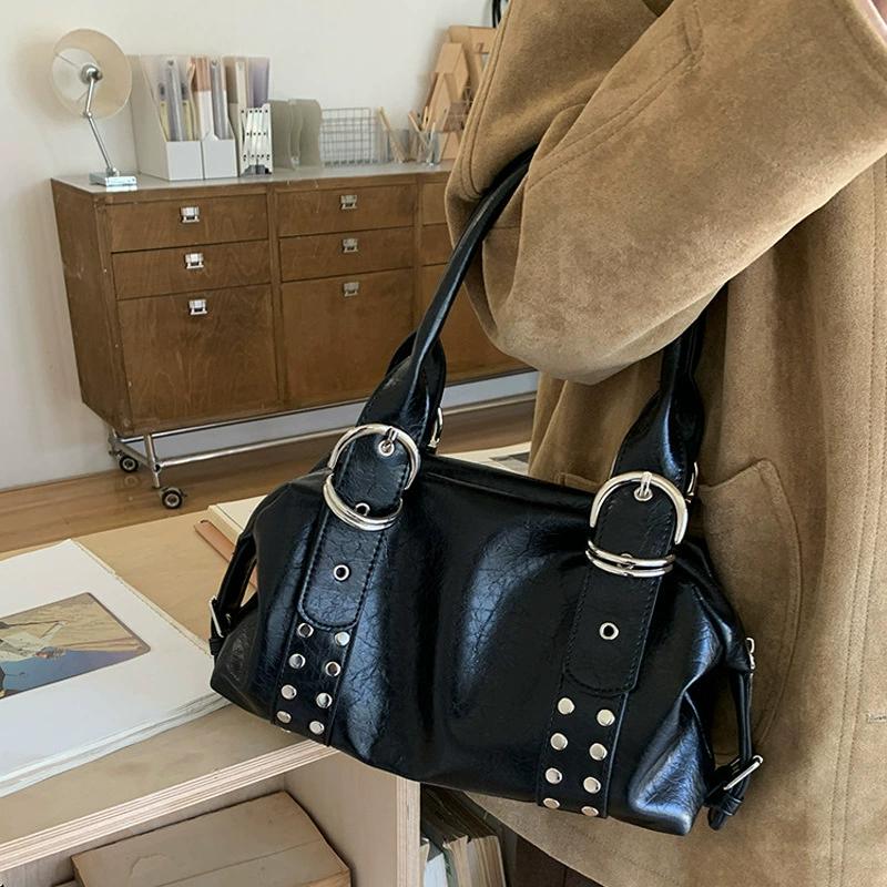 PU Leather Fashi Rivet Women Shoulder Bag Hot Girl Motorcycle Bag Bolsa Feminina Female Underarm Bag Ladies Big Handbag Black чёрный
PU Leather Fashi Rivet Women Shoulder Bag Hot Girl Motorcycle Bag Bolsa Feminina Female Underarm Bag Ladies Big Handbag Black чёрный