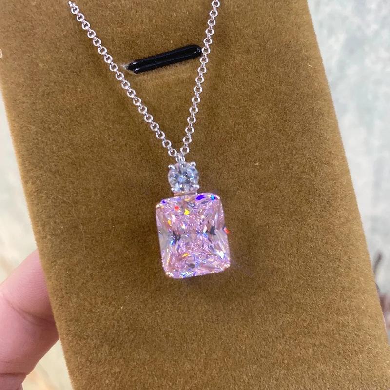 2026 Geometric Cubic Zirconia Pendant Necklace for Women Luxury Temperament Female Wedding Trend Neck Accessory Party Zircon
2026 Geometric Cubic Zirconia Pendant Necklace for Women Luxury Temperament Female Wedding Trend Neck Accessory Party Zircon