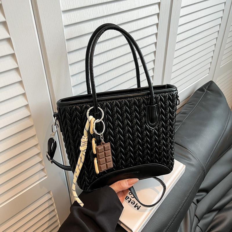 2025 new portable bucket bag women s woven Korean foreign style fashion temperament casual solid color shoulder messenger bag
2025 new portable bucket bag women s woven Korean foreign style fashion temperament casual solid color shoulder messenger bag