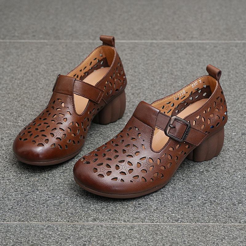 Hole shoes retro breathable leather shoes thick heel sandals summer new women s shoes mother hollow sandals women 41 темно-коричневого кольору
Hole shoes retro breathable leather shoes thick heel sandals summer new women s shoes mother hollow sandals women 41 темно-коричневого кольору