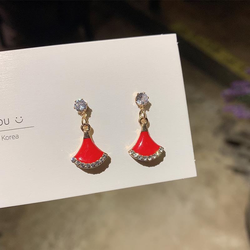 Silver needle fan-shaped full diamond red small stud earrings, personality and temperament simple skirt earrings Internet celebrity earrings 925 silver needle
Silver needle fan-shaped full diamond red small stud earrings, personality and temperament simple skirt earrings Internet celebrity earrings 925 silver needle