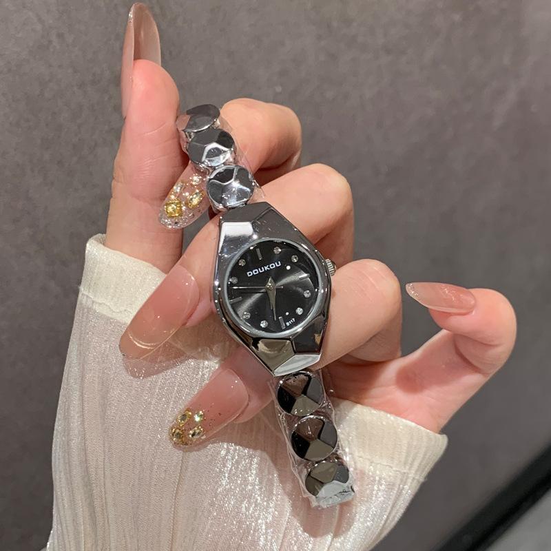 Alloy Bracelet Student Niche High-End Quartz Watch Small And Exquisite Women S Watch
Alloy Bracelet Student Niche High-End Quartz Watch Small And Exquisite Women S Watch