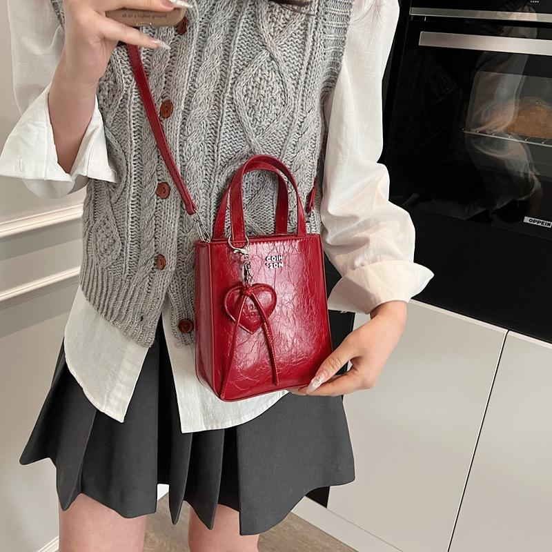 Bag women s 2025 new high-end fashion small bag niche retro messenger bag versatile trend shoulder bag 15*6*18 чорний
Bag women s 2025 new high-end fashion small bag niche retro messenger bag versatile trend shoulder bag 15*6*18 чорний