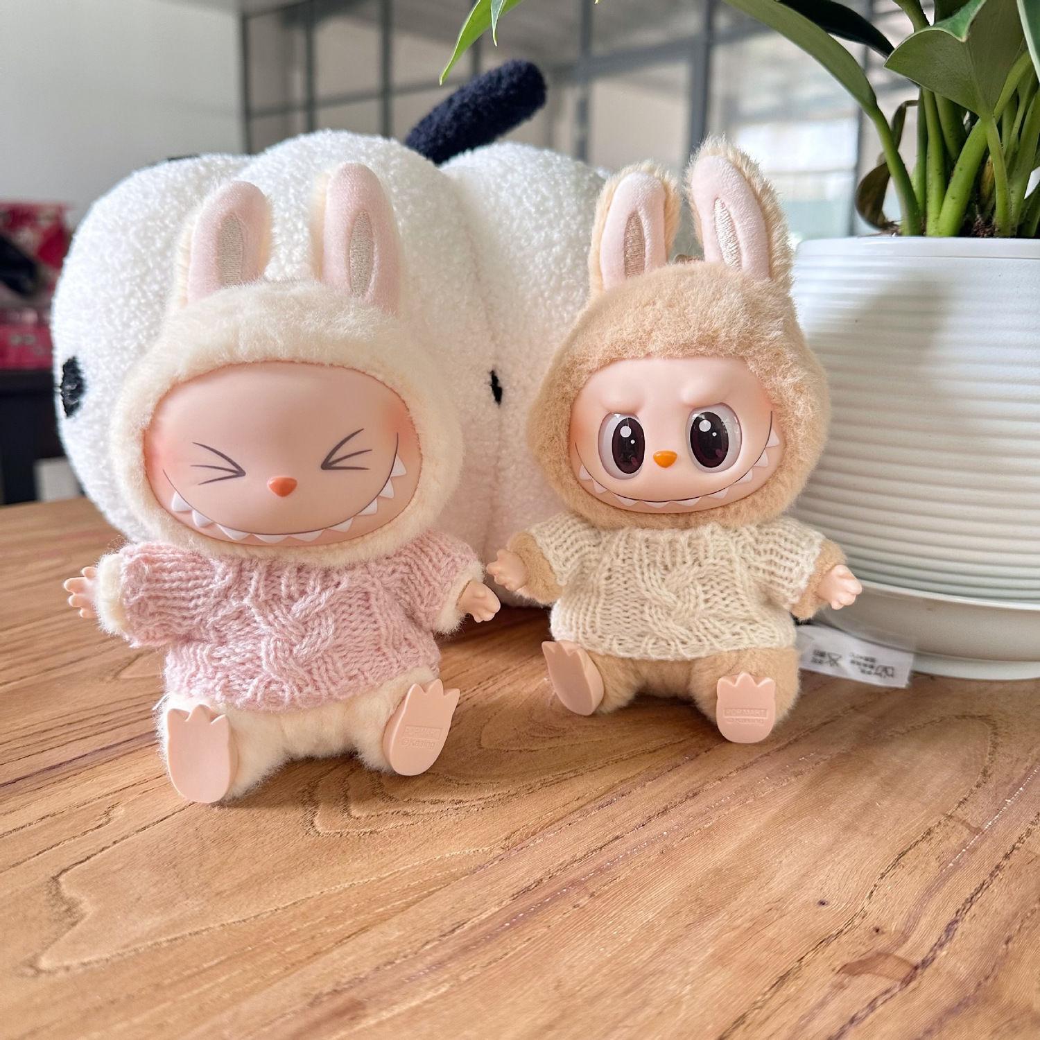 Labubu Sitting Party Seating Series Macaron Rubble Vinyl Clothes Autumn/Winter Sweaters Cute only clothes
Labubu Sitting Party Seating Series Macaron Rubble Vinyl Clothes Autumn/Winter Sweaters Cute only clothes