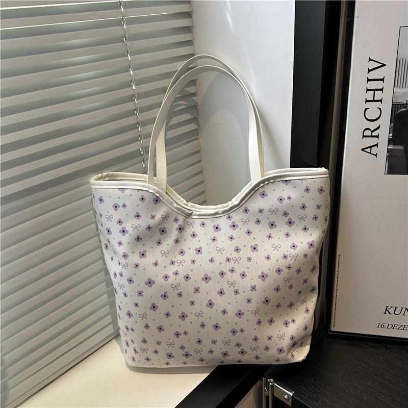The new beautiful printed tote bag is fresh and casual for students to commute in class. Versatile shoulder armpit bag
The new beautiful printed tote bag is fresh and casual for students to commute in class. Versatile shoulder armpit bag