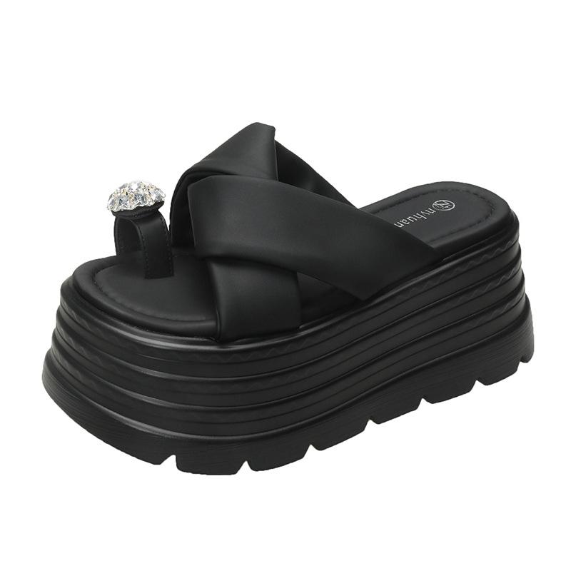 Summer new set of toes Korean version of foreign trade slippers thick-soled fairy wind soft bottom outer wear cloth one-pedal fashion slippers 34 чёрный
Summer new set of toes Korean version of foreign trade slippers thick-soled fairy wind soft bottom outer wear cloth one-pedal fashion slippers 34 чёрный