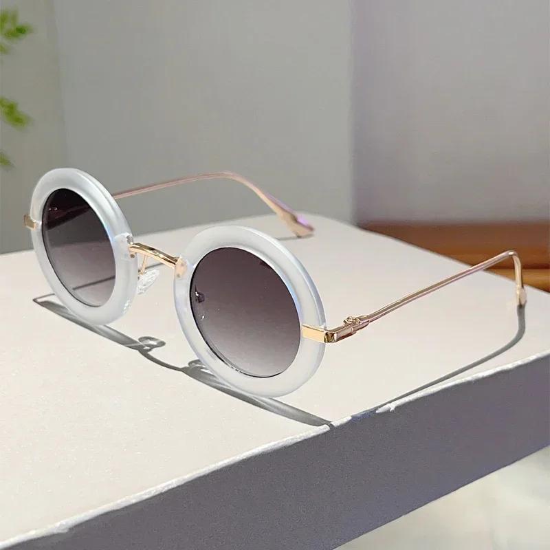 Latest Small Frame Round Shape Sunglasses Men Classic Punk Shades Women Stylish Personality Street Style Photo Luxury Sun Glasses UV400 Protection as picture shows
Latest Small Frame Round Shape Sunglasses Men Classic Punk Shades Women Stylish Personality Street Style Photo Luxury Sun Glasses UV400 Protection as picture shows