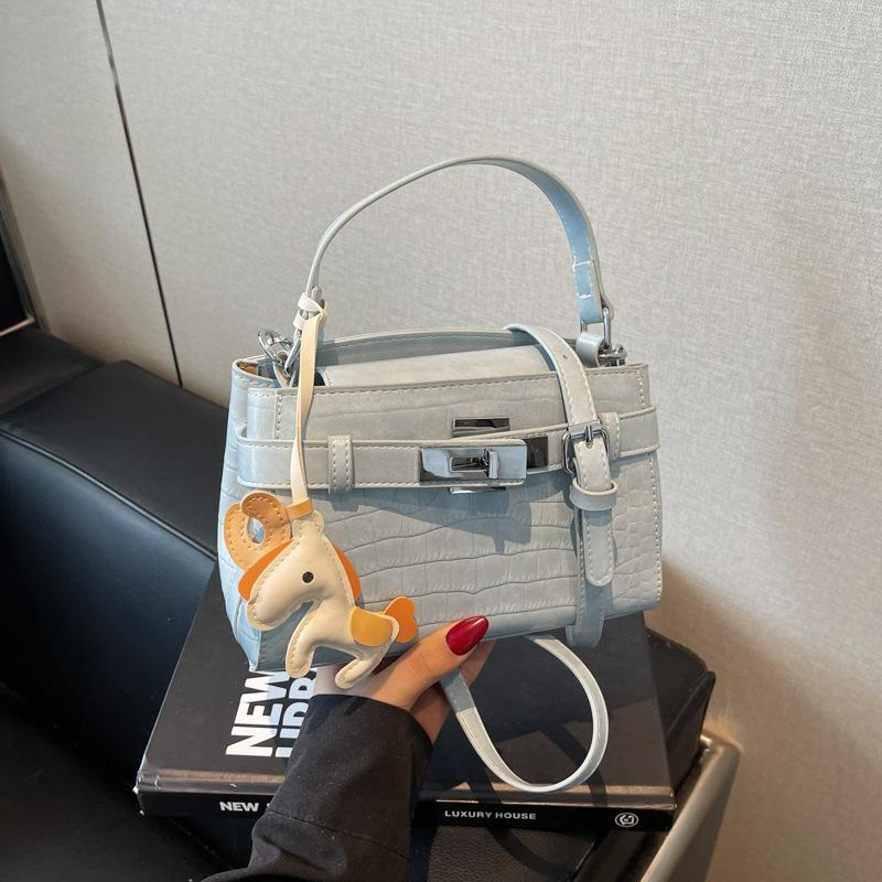 Сумка Мода Весна Сумка через плечо 2025 Новая Женская Простая Повседневная Сумка-ведро через плечо синий
Сумка Мода Весна Сумка через плечо 2025 Новая Женская Простая Повседневная Сумка-ведро через плечо синий