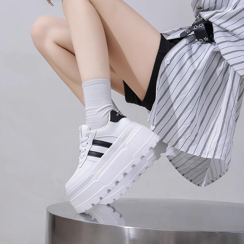 2025 Autumn New Style Women s White Casual Sports Shoes Hong Kong Style Increased Height Versatile Board Shoes Niche Explosion 39 чорний
2025 Autumn New Style Women s White Casual Sports Shoes Hong Kong Style Increased Height Versatile Board Shoes Niche Explosion 39 чорний