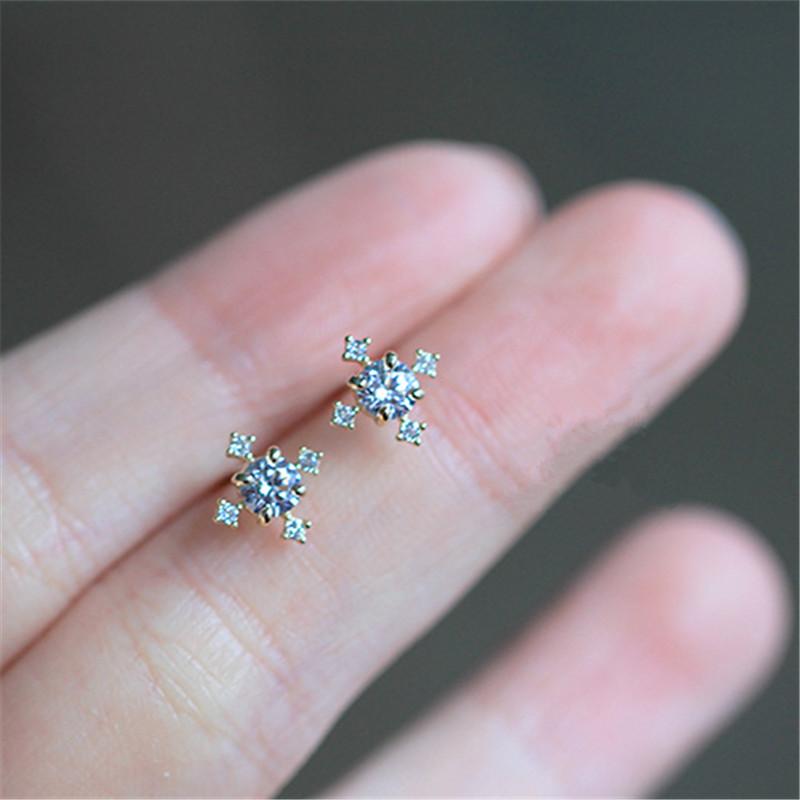 925 Sterling Silver Plating 14K Gold Court Crystal Snowflake Stud Earrings Women Korean Temperament Wedding Jewelry Gift Silver
925 Sterling Silver Plating 14K Gold Court Crystal Snowflake Stud Earrings Women Korean Temperament Wedding Jewelry Gift Silver