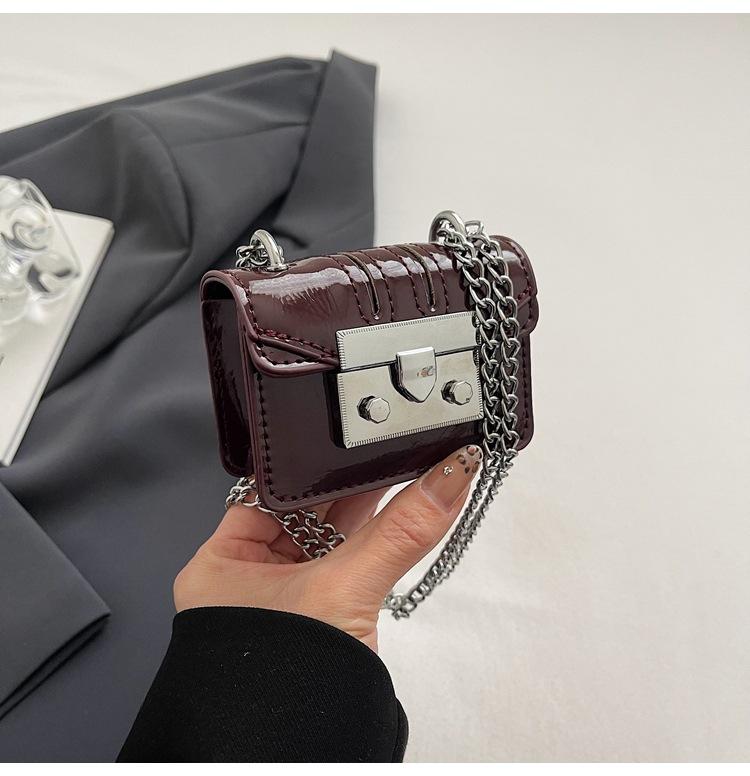 Mini Leather Glossy Ladies Lipstick Crossbody Bag Elegant Women s Chic Lock Catch Chain Shoulder Bags Exquisite Handbag бордовый
Mini Leather Glossy Ladies Lipstick Crossbody Bag Elegant Women s Chic Lock Catch Chain Shoulder Bags Exquisite Handbag бордовый